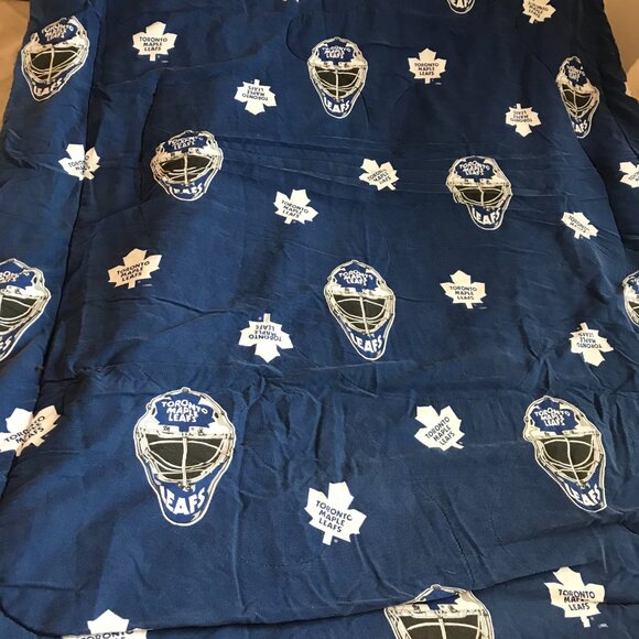 90's Vintage Toronto Maple Leafs Comforter -Hockey Helmet and Leafs Logo Pattern - Picture 5 of 9